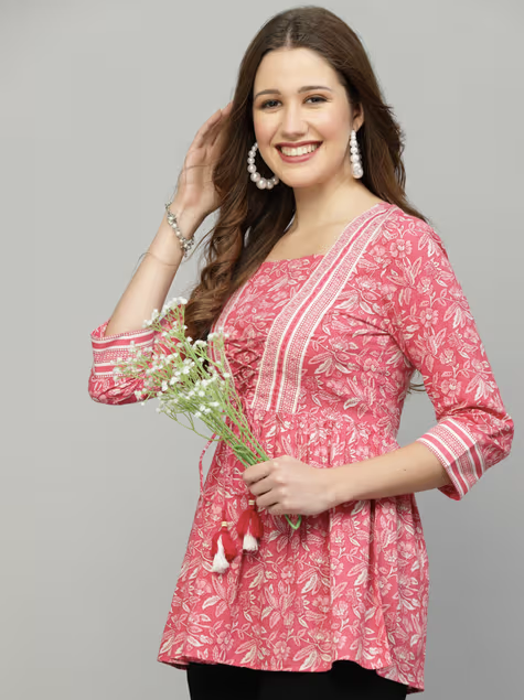 تاپ طرح گل صورتی