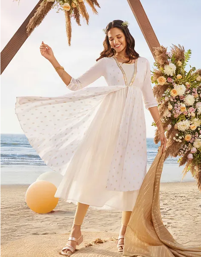 پیراهن سفید گشاد